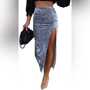 Women’s Velvet Midi skirt. Size large.